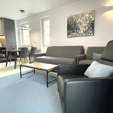 Modern Escape In Urban Plaza Apartment Brasov